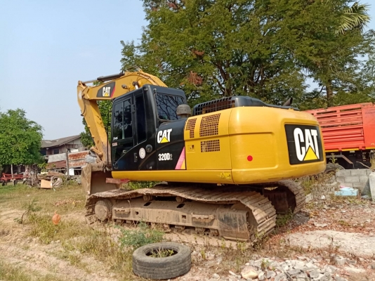 ขาย 1,950,000 CAT 320D2 TDZ เล่มทะเบียน รถทำงาน 7,400 ชม. สภาพเหมือนใหม่ ไฟ้ฟ้าครบ เครื่องดี ปั้มแรง เอวแน่น ช่วงล่างสวย รถสวยพร้มใช้งาน เอกสารพร้อมโอน รถอยู่ เพชรบุรี 090-772-3710 090-772-3708