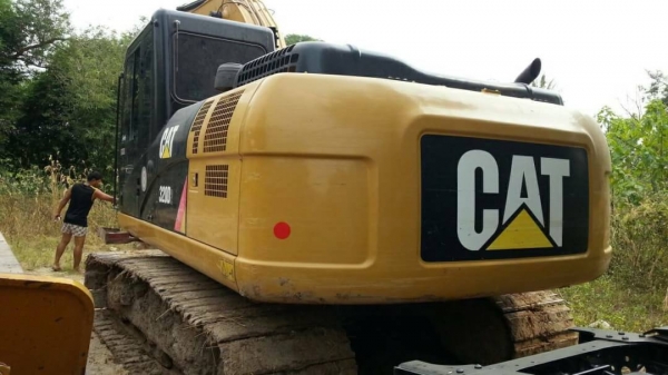 ขาย 1,950,000 CAT 320D2 TDZ เล่มทะเบียน รถทำงาน 7,400 ชม. สภาพเหมือนใหม่ ไฟ้ฟ้าครบ เครื่องดี ปั้มแรง เอวแน่น ช่วงล่างสวย รถสวยพร้มใช้งาน เอกสารพร้อมโอน รถอยู่ เพชรบุรี 090-772-3710 090-772-3708