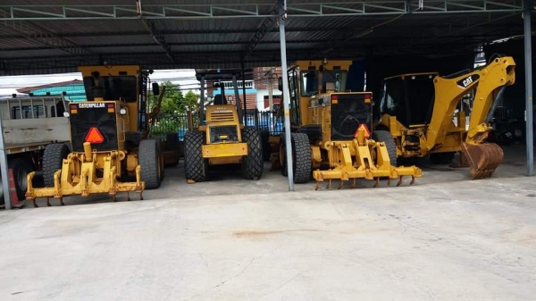 ⭐⭐⭐ขายเลิกกิจการ#รถเกรดCatterpillar 160Hใช้งาน9,000ชมเศษ มี2คัน สภาพน้องป้ายแดง