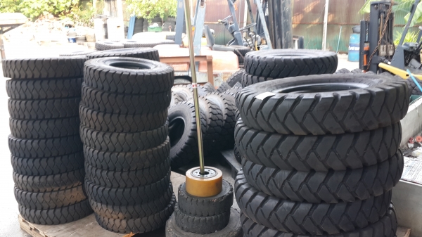 ขายยางลม รถยกโฟล์คลิฟท์ ขนาด 600-15 ,28&times;9-15 , 700-12 ,650-10,600-9 ยางญี่ปุ่น หรือ ไต้หวัน ค่ะ 0844591695 เหมี๋ยวค่ะ