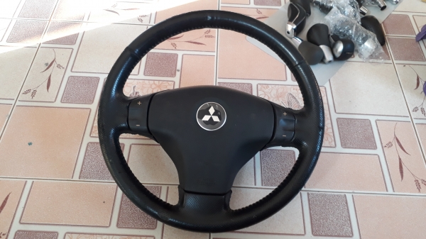 พวงมาลัย MITSUBISHI EVO7 มือสองจากญี่ปุ่น สภาพไม่สวย ต้องหุ้มหนังใหม่