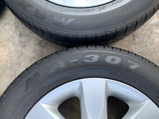 ล้อแม็ก Nissan March ขอบ 15 พร้อมยาง 175-65-15 Maxxis ปี 18 สภาพดี