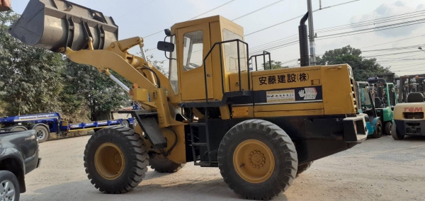 ขายรถตักล้อยางมือสอง KOMATSU WA200 สนใจติดต่อคุณรัตนศักดิ์ 081-7621704