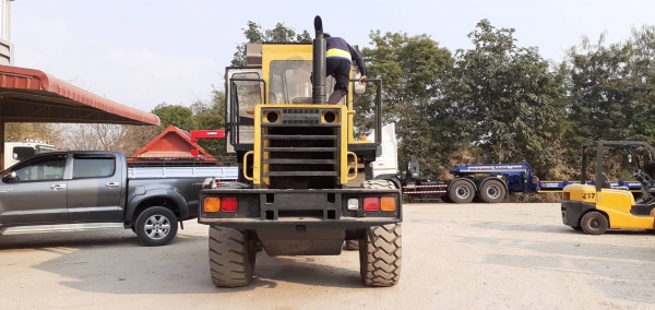 ขายรถตักล้อยางมือสอง KOMATSU WA200 สนใจติดต่อคุณรัตนศักดิ์ 081-7621704