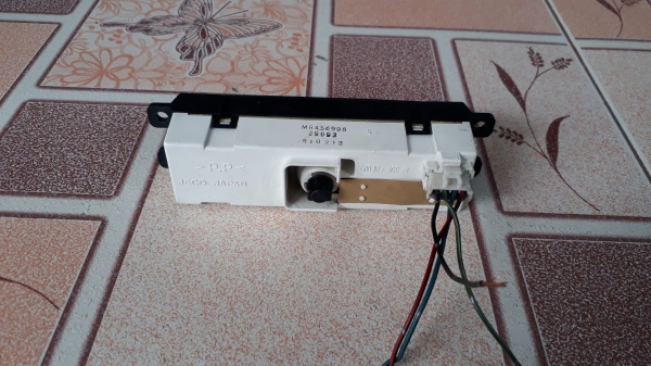 นาฬิกาติดรถ Mitsubishi Pajaro Mini 1998 แบบดิจิตอล นาฬิกาติดรถ Mitsubishi Pajaro Mini 1998 แบบดิจิตอล