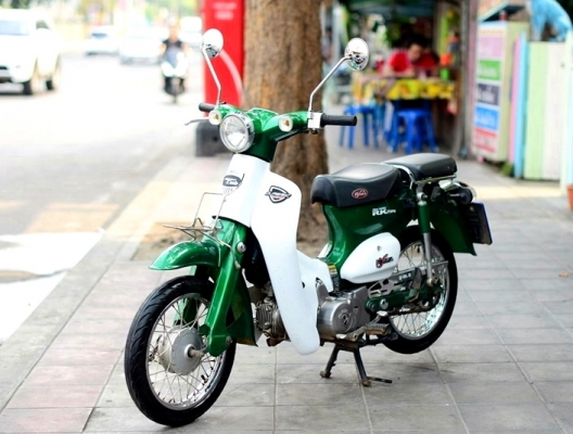 ryuka classic 2018 สีเขียวขาว สภาพสวย 17900