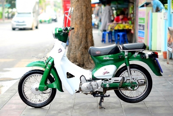 ryuka classic 2018 สีเขียวขาว สภาพสวย 17900