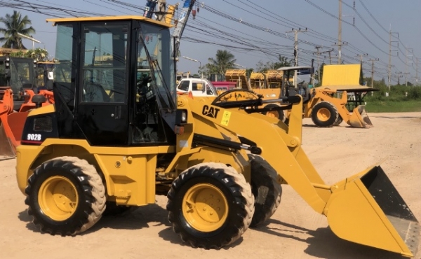 ขายรถตักล้อยาง CAT 902B (เทียบเท่า WA40) นำเข้าเองจากญี่ปุ่น สภาพสวยพร้อมใช้ มีVDOการทำงานครับ