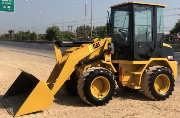 ขายรถตักล้อยาง CAT 902B (เทียบเท่า WA40) นำเข้าเองจากญี่ปุ่น สภาพสวยพร้อมใช้ มีVDOการทำงานครับ