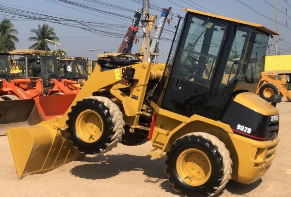 ขายรถตักล้อยาง CAT 902B (เทียบเท่า WA40) นำเข้าเองจากญี่ปุ่น สภาพสวยพร้อมใช้ มีVDOการทำงานครับ