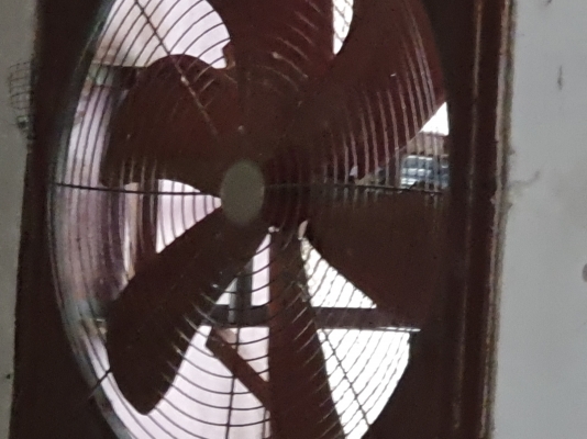 พัดลมโรงงานขนาด40นิ้วมี5ตัวๆละ4000บาท