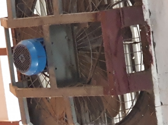 พัดลมโรงงานขนาด40นิ้วมี5ตัวๆละ4000บาท