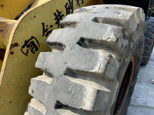 ขายรถตักKOMATSUรุ่นWA300-1นำเข้าญี่ปุ่นไม่เคยใช้งานในไทย เอวอ่อน  เครื่องโคมัสสุ6สูบ สภาพดีพร้อมใช้งาน 081-8302909 จิรโรจน์ Line  :  jiraroj2909