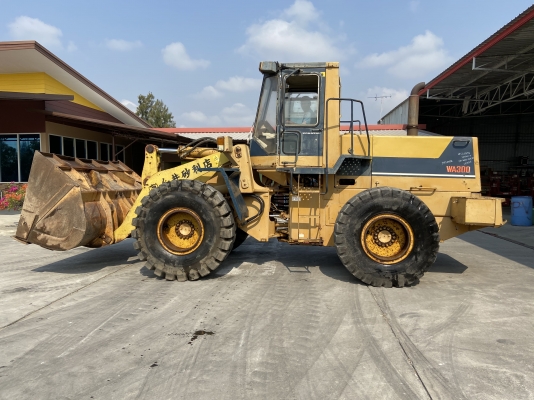 ขายรถตักKOMATSUรุ่นWA300-1นำเข้าญี่ปุ่นไม่เคยใช้งานในไทย เอวอ่อน  เครื่องโคมัสสุ6สูบ สภาพดีพร้อมใช้งาน 081-8302909 จิรโรจน์ Line  :  jiraroj2909