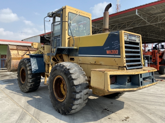 ขายรถตักKOMATSUรุ่นWA300-1นำเข้าญี่ปุ่นไม่เคยใช้งานในไทย เอวอ่อน  เครื่องโคมัสสุ6สูบ สภาพดีพร้อมใช้งาน 081-8302909 จิรโรจน์ Line  :  jiraroj2909