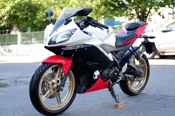 R15 2016 วิ่ง9000โล รถบ้าน เครื่องเดิม ชุดสีสวย มีเล่มชุดโอนครบ พร้อมใช้งาน