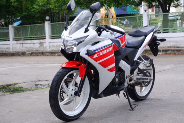 Cbr 150i 2016 สีตัวใหม่ วิ่ง20000โล รถบ้าน เครื่องเดิมๆ ชุดสีสวย มีเล่มชุดโอนครบ พร้อมใช้งาน
