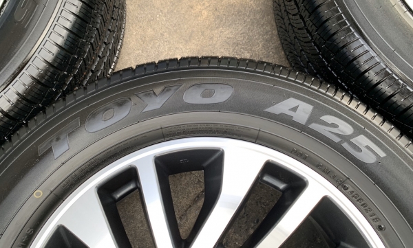 ล้อแม็กป้ายแดง Nissan Navara Caliber NP300 ขอบ 18 พร้อมยางป้ายแดง 255-60-18 TOYO ปี 19 สวยกริ๊บ