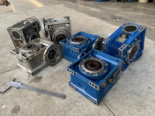 ขายหัวเกียร์ทดรอบ Muller อัตราทด 1:15 (สีน้ำเงิน) กับ 1:7.5 (สีเงิน)อย่างละ 3ตัว สภาพดีหมุนนิ่ม พร้อมใช้งาน ราคาตัวละ 950 บาท ขายหัวเกียร์ทดรอบ Muller อัตราทด 1:15 (สีน้ำเงิน) กับ 1:7.5 (สีเงิน)อย่างละ 3ตัว สภาพดีหมุนนิ่ม พร้อมใช้งาน ราคาตัวละ 950 บาท