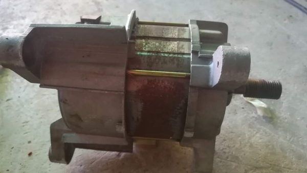 1500 บาทส่งฟรี โทร 083-2000058 LINE ID:line832923 มอเตอร์ DC เอนกประสงค์ใช้ไฟ AC หรือ DC ได้ กำลังวัตต์สูงแรงบิดเยอะใช้กับไฟ DCเริ่มหมุนที่ 12 V. ได้