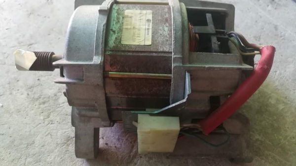 1500 บาทส่งฟรี โทร 083-2000058 LINE ID:line832923 มอเตอร์ DC เอนกประสงค์ใช้ไฟ AC หรือ DC ได้ กำลังวัตต์สูงแรงบิดเยอะใช้กับไฟ DCเริ่มหมุนที่ 12 V. ได้