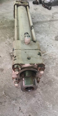 ตัวละ 1,800 บ.ส่งถึงบ้านฟรี โทร 083-2000058 LINE ID: line832923 กระบอกไฮโดรลิคเลื่อนเข้า ออก ระยะชัก 27 cm  แกนกระบอกโต 45 mm กระบอกโต 60 mm