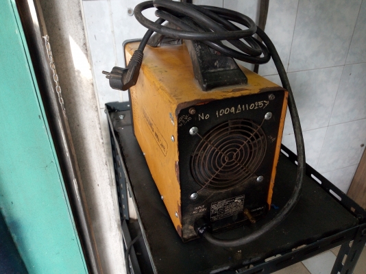 ตู้เชื่อมอาร์ก้อนHUGANG mostig200. ตู้เชื่อมอาร์ก้อนHUGANG mostig200.