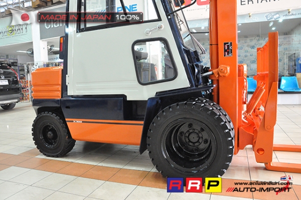 ขายรถโฟล์คลิฟท์มือสอง TOYOTA รุ่น 5FD30-41446 นำเข้าจากประเทศญี่ปุ่น 100\% ไม่เคยใช้งานในไทย