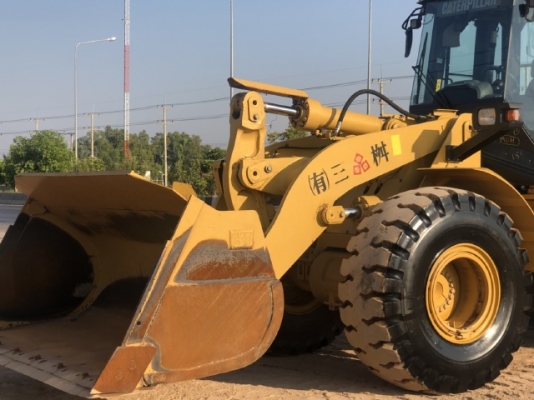 ขายรถตักล้อยาง CAT 950H ปี 2012 นำเข้าเองจากญี่ปุ่น สภาพสวยพร้อมใช้งาน มีVDOการทำงานครับ