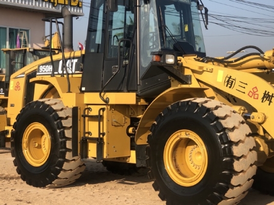 ขายรถตักล้อยาง CAT 950H ปี 2012 นำเข้าเองจากญี่ปุ่น สภาพสวยพร้อมใช้งาน มีVDOการทำงานครับ
