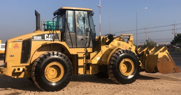 ขายรถตักล้อยาง CAT 950H ปี 2012 นำเข้าเองจากญี่ปุ่น สภาพสวยพร้อมใช้งาน มีVDOการทำงานครับ