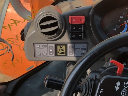 ขายรถตักล้อยาง HITACHI ZW180 ปี 2013 แขนยาวพิเศษ นำเข้าจากญี่ปุ่น สภาพสวยพร้อมใช้ มีVDOการทำงานครับ