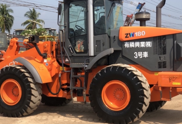 ขายรถตักล้อยาง HITACHI ZW180 ปี 2013 แขนยาวพิเศษ นำเข้าจากญี่ปุ่น สภาพสวยพร้อมใช้ มีVDOการทำงานครับ