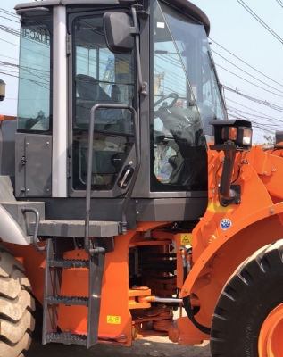 ขายรถตักล้อยาง HITACHI ZW180 ปี 2013 แขนยาวพิเศษ นำเข้าจากญี่ปุ่น สภาพสวยพร้อมใช้ มีVDOการทำงานครับ