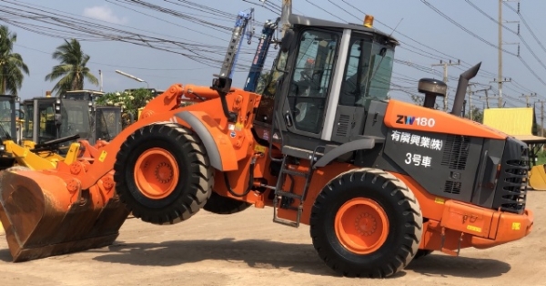 ขายรถตักล้อยาง HITACHI ZW180 ปี 2013 แขนยาวพิเศษ นำเข้าจากญี่ปุ่น สภาพสวยพร้อมใช้ มีVDOการทำงานครับ
