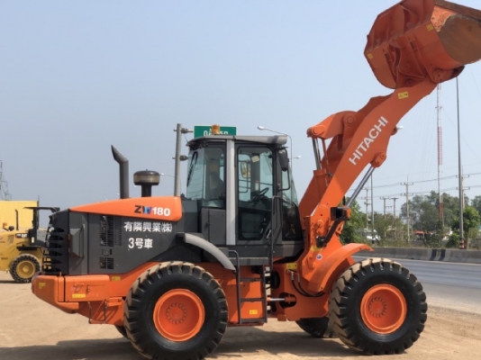 ขายรถตักล้อยาง HITACHI ZW180 ปี 2013 แขนยาวพิเศษ นำเข้าจากญี่ปุ่น สภาพสวยพร้อมใช้ มีVDOการทำงานครับ
