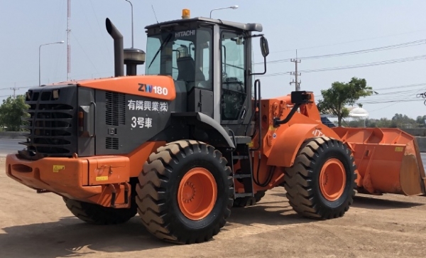 ขายรถตักล้อยาง HITACHI ZW180 ปี 2013 แขนยาวพิเศษ นำเข้าจากญี่ปุ่น สภาพสวยพร้อมใช้ มีVDOการทำงานครับ
