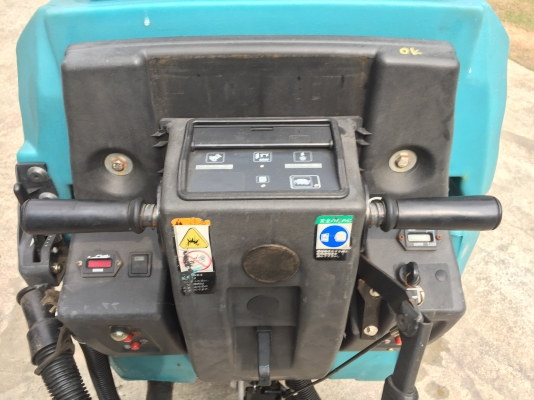 ขายเครื่องขัดพื้นเดินตาม TENNANT 5700xps เก่าญี่ปุ่น