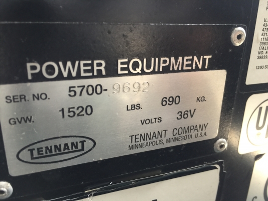 ขายเครื่องขัดพื้นเดินตาม TENNANT 5700xps เก่าญี่ปุ่น