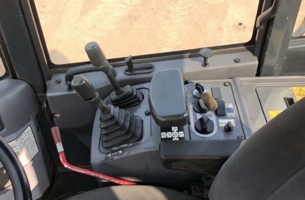 ขายรถตักล้อยาง KOMATSU WA100-5 นำเข้าเองจากญี่ปุ่น สภาพสวยพร้อมใช้ มีVDOการทำงานครับ