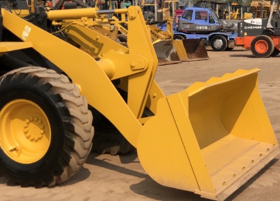 ขายรถตักล้อยาง KOMATSU WA100-5 นำเข้าเองจากญี่ปุ่น สภาพสวยพร้อมใช้ มีVDOการทำงานครับ