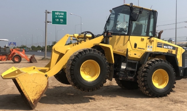 ขายรถตักล้อยาง KOMATSU WA150-6 ปี 2013 นำเข้าเองจากญี่ปุ่น สภาพสวยพร้อมใช้ มีVDOการทำงานครับ