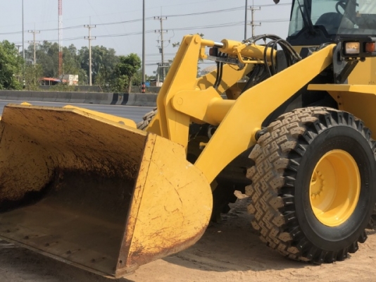 ขายรถตักล้อยาง KOMATSU WA150-6 ปี 2013 นำเข้าเองจากญี่ปุ่น สภาพสวยพร้อมใช้ มีVDOการทำงานครับ