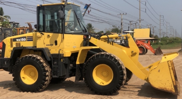 ขายรถตักล้อยาง KOMATSU WA150-6 ปี 2013 นำเข้าเองจากญี่ปุ่น สภาพสวยพร้อมใช้ มีVDOการทำงานครับ