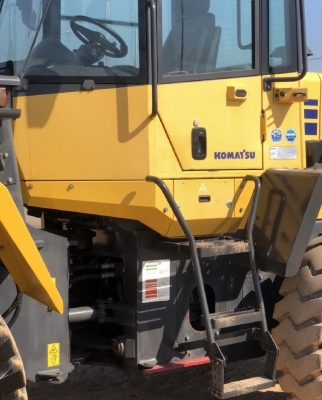 ขายรถตักล้อยาง KOMATSU WA200-6 ปี 2012 แขนยาวพิเศษ รถนอกนำเข้าจากญี่ปุ่น สภาพสวยพร้อมใช้ มีVDOการทำงานครับ