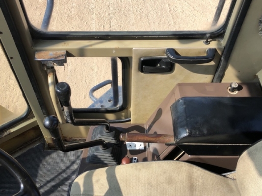 ขายรถตักล้อยาง KOMATSU WA300-1 นำเข้าเองจากญี่ปุ่น สภาพสวยพร้อมใช้ มีVDOการทำงานครับ ขายรถตักล้อยาง KOMATSU WA300-1 นำเข้าเองจากญี่ปุ่น สภาพสวยพร้อมใช้ มีVDOการทำงานครับ