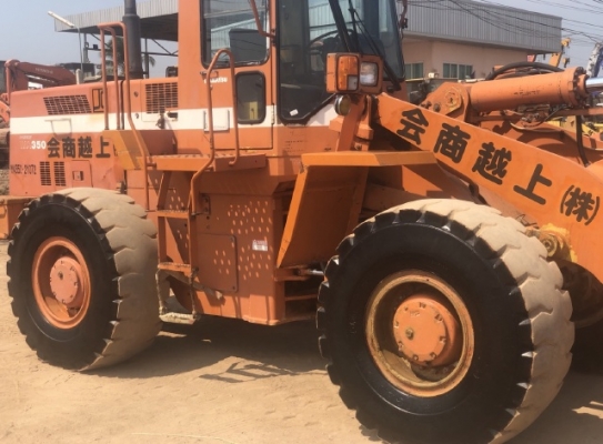 ขายรถตักล้อยาง KOMATSU WA350-1 นำเข้าเองจากญี่ปุ่น สภาพสวยพร้อมใช้ มีVDOการทำงานครับ