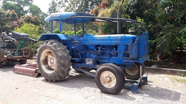 รถไถนา Ford 6610เพลาเดียว + ใบมีดตัดหญ้า+คานใบมีด รถพร้อมใช้