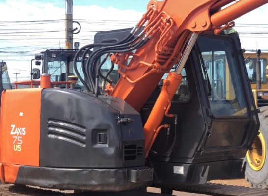ขายรถขุด HITACHI ZX75US-3 ปี 2010 หัวกระแทก นำเข้าเองจากญี่ปุ่น สภาพพร้อมใช้ มีVDOการทำงานครับ
