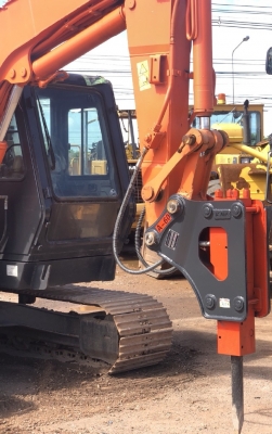 ขายรถขุด HITACHI ZX75US-3 ปี 2010 หัวกระแทก นำเข้าเองจากญี่ปุ่น สภาพพร้อมใช้ มีVDOการทำงานครับ